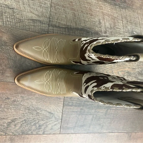 Maya 🐮 Ankle Boots - Picture 2 of 8